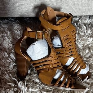 Womens D Sandals - Tan Size 10